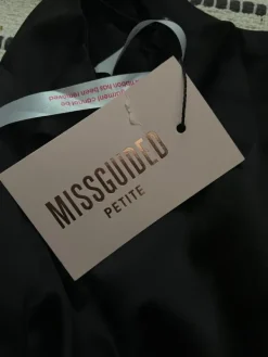 Missguided Petite Musta mekko