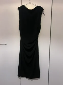 Online H&M Musta mekko