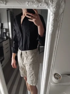 New H&M Musta Muscle Fit paita