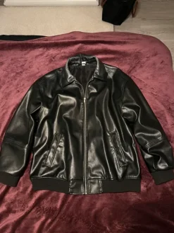 Clearance Musta nahkatakki