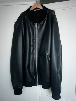 New Musta nahkatakki