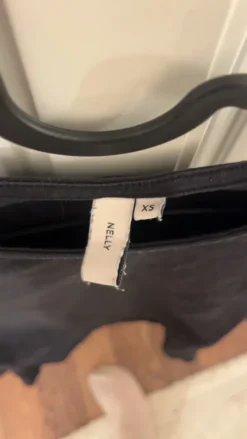 Clearance Nelly Musta paita