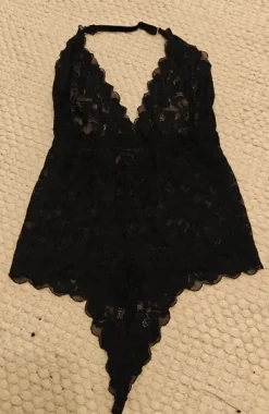 Sale Musta pitsibody