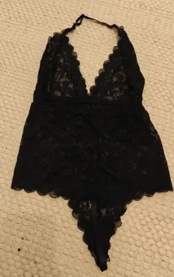 Sale Musta pitsibody