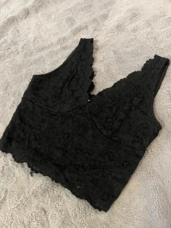 Discount Musta pitsinen toppi