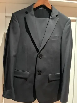 Dressmann Musta puku