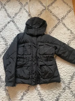 Boohoo Musta toppatakki