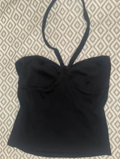 Discount Gina Tricot Musta toppi