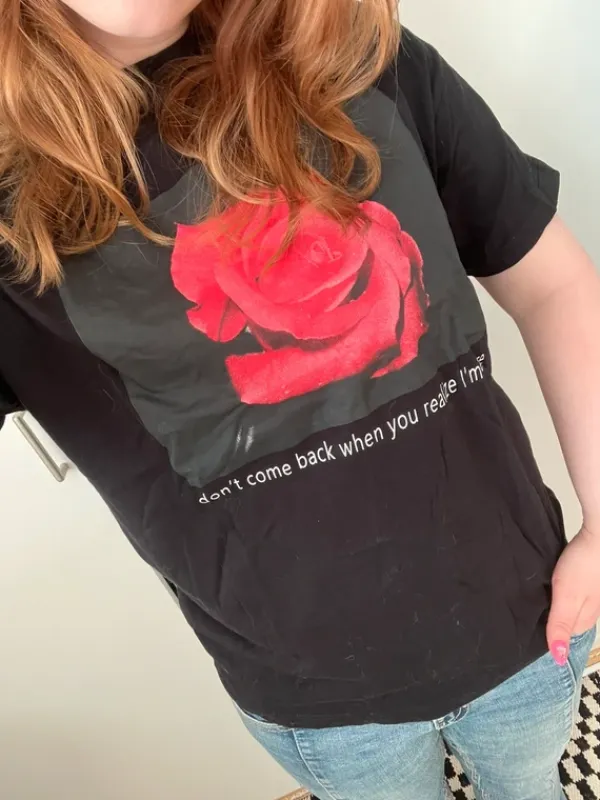 Outlet CROPP Musta T-paita printillä