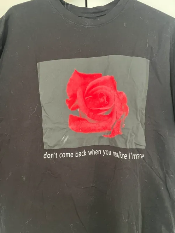 Outlet CROPP Musta T-paita printillä