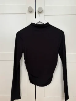 Discount Gina Tricot Musta trikoopaita