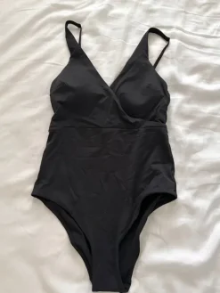 Discount Oysho Musta uimapuku