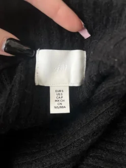 New Musta villa paita shoulders off