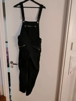 Online H&M Divided Mustat farkkuhaalarit