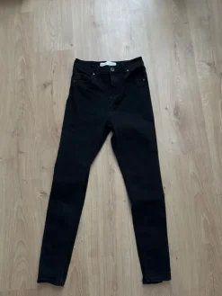 Discount Mustat farkut