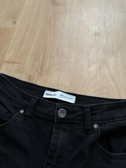 Discount Mustat farkut