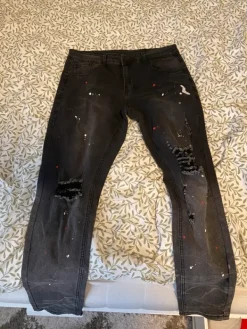 Outlet Mustat farkut