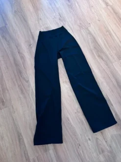 New Mustat flare housut