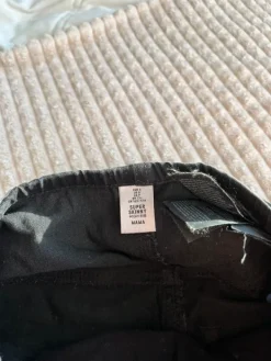 H&M Mustat äitiysfarkut