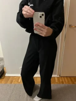 Sale Mustat leveälahkeiset housut