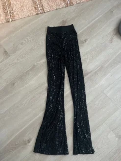 New Bik Bok Mustat paljettihousut levenevillä lahkeilla