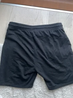 Outlet SOC Mustat shortsit