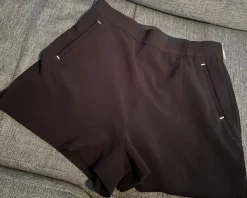 Hot H&M Mustat shortsit