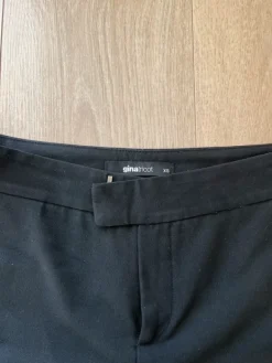 Discount Gina Tricot mustat suorat housut