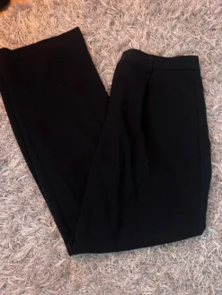 Discount Gina Tricot Mustat suorat housut