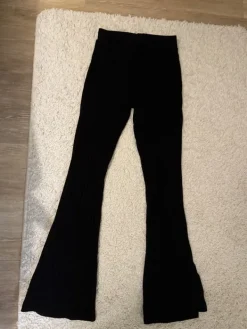 New Gina Tricot Mustat trumpettihousut