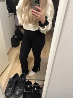 New Gina Tricot Mustat trumpettihousut