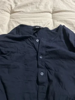 H&M Myydään M kokoinen paita