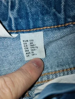 Best H&M Myynnissä erinomaisessa kunnossa olevat farkut