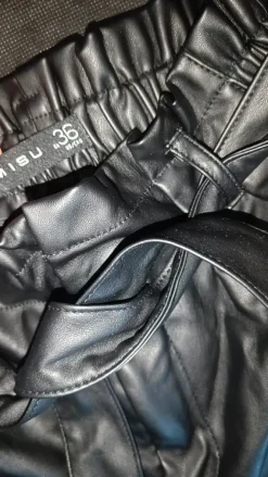 Online Amisu Nahka shortsit