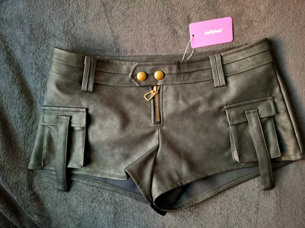 edikted Nahkaiset low waist minishortsit