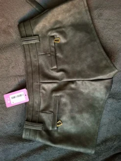 edikted Nahkaiset low waist minishortsit