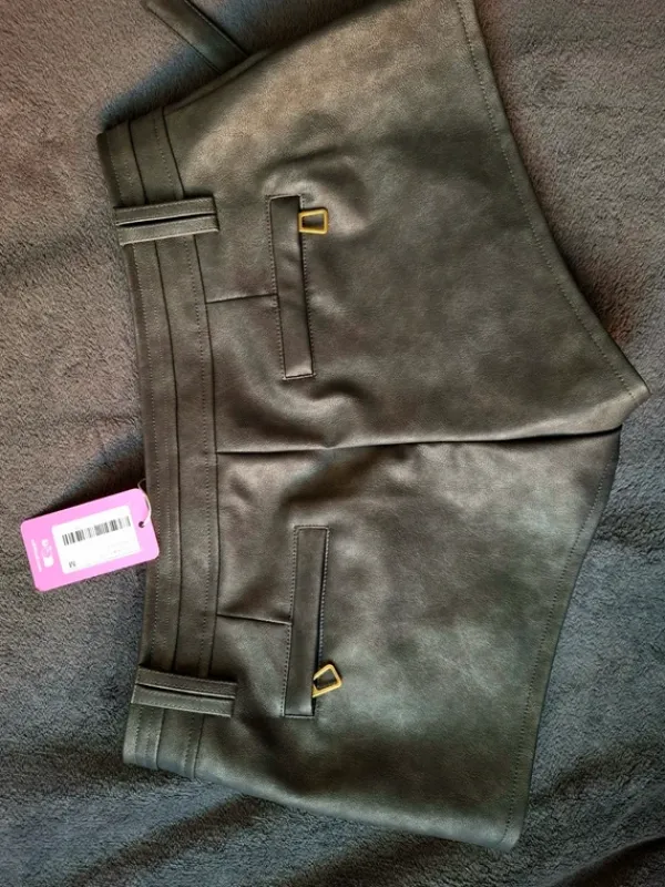 edikted Nahkaiset low waist minishortsit