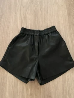 New Bik Bok Nahkashortsit