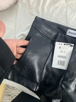 Bershka nahkashortsit