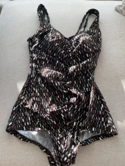 Outlet Naisten uimapuku, ruskea, US koko 12