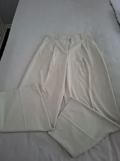 Online NA-KD uudet suora- ja leveälahkeiset housut