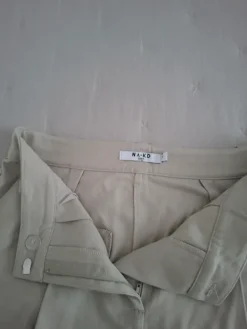 Online NA-KD uudet suora- ja leveälahkeiset housut