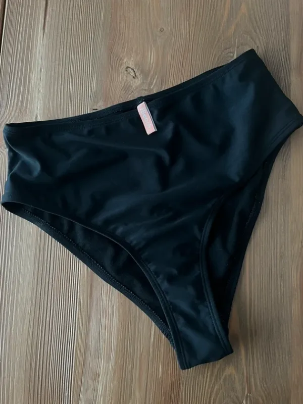 New NLY Beach Nellyn bikinialaosa 🤩