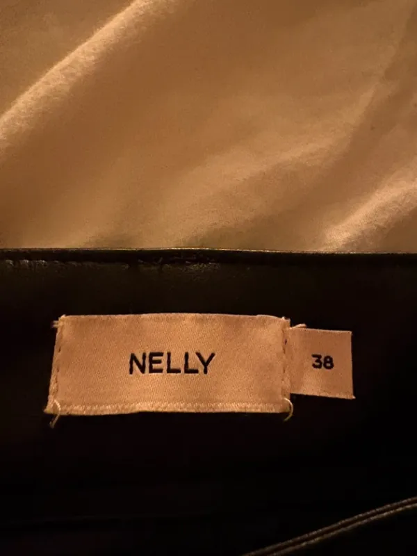 Discount Nellyn ihanat nahkashortsit💞