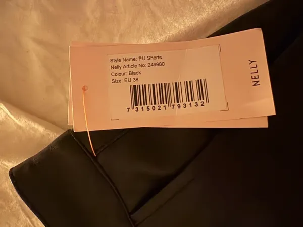 Discount Nellyn ihanat nahkashortsit💞