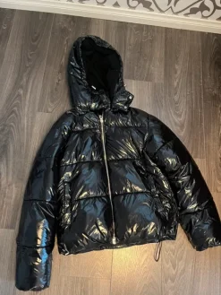 Sale Nelly n musta toppatakki