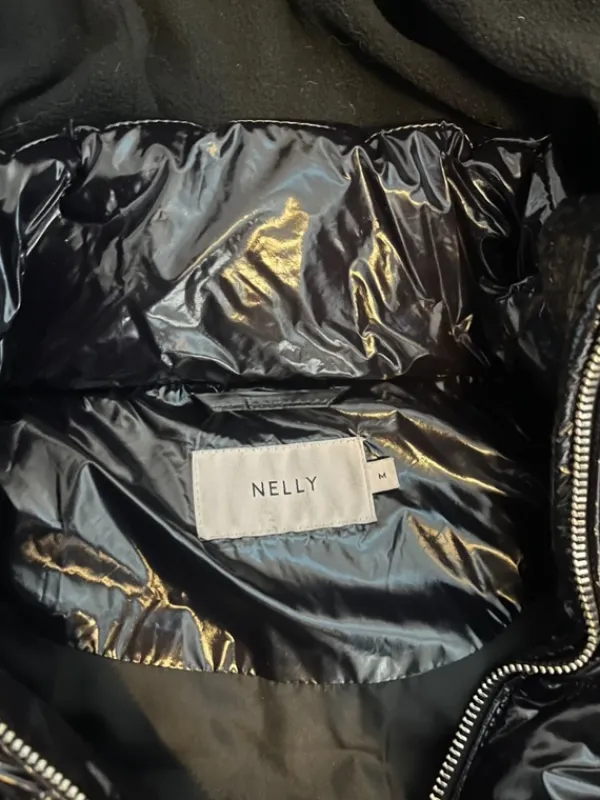 Sale Nelly n musta toppatakki