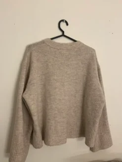 Discount Gina Tricot Neulepaita