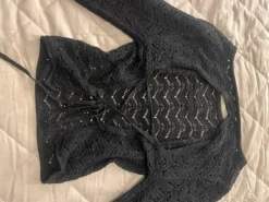 Hot Neulottu leveähihainen läpinäkyvä paita