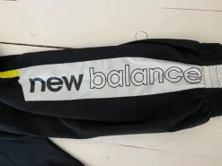 Sale New balance tuulihousut